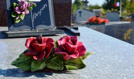 Vente de fleurs factices - Jonquières - Pompes Funèbres Anaïs PERIN